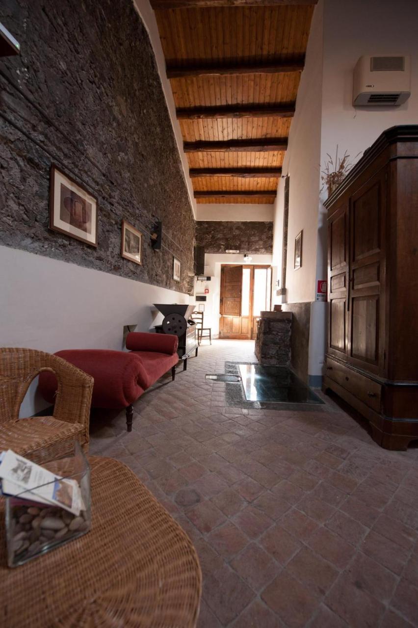Case Perrotta SantʼAlfio Exterior foto
